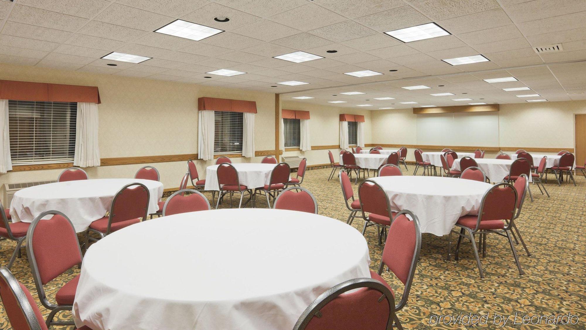 Baymont By Wyndham Portage Hotel Facilities photo